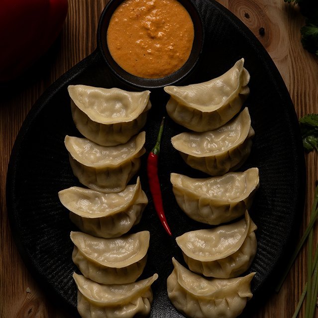 Handgemachte nepalesische Momos mit Achar bei Spice Garten Hamburg